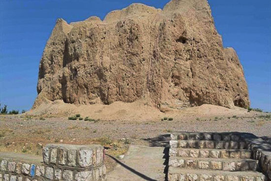 معرفی تاریخچه قصر سرخ بهرام گور ( تل خاکی صفاشهر)+ عکس | جاهای دیدنی فارس |  کوچیتا